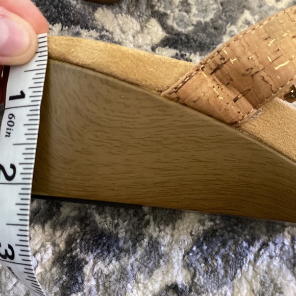 Vionic Dwyn ortho wedge heel sandals with 3 Velcro straps - Picture 8 of 10